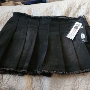 Chic Black Frayed Hem Skater Skirt